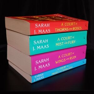 A Court of Thorns And Roses
